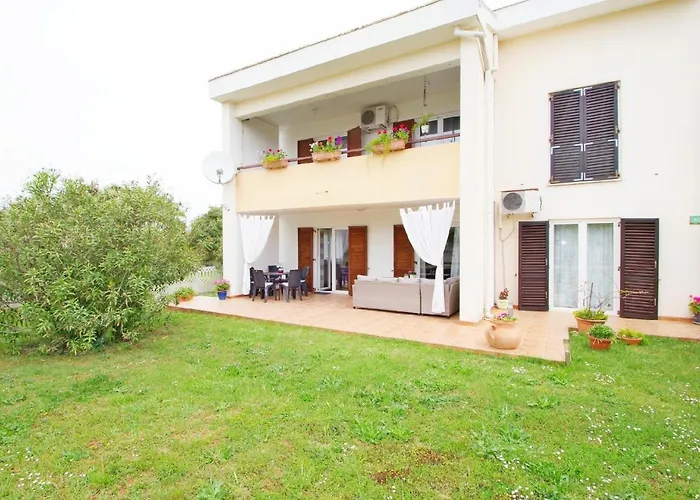 Geraeumige Ferienwohnung In Pula Mit Gemeinsamem Garten