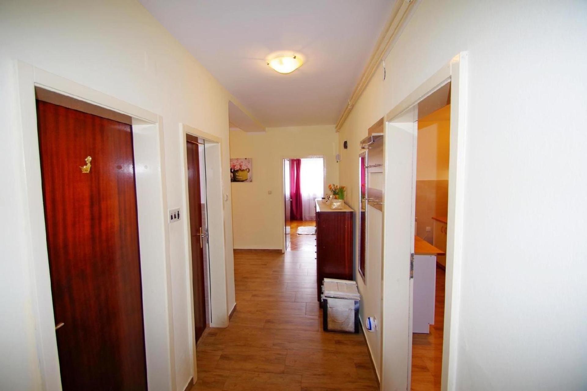 Apartment Geraeumige In Mit Gemeinsamem Garten *