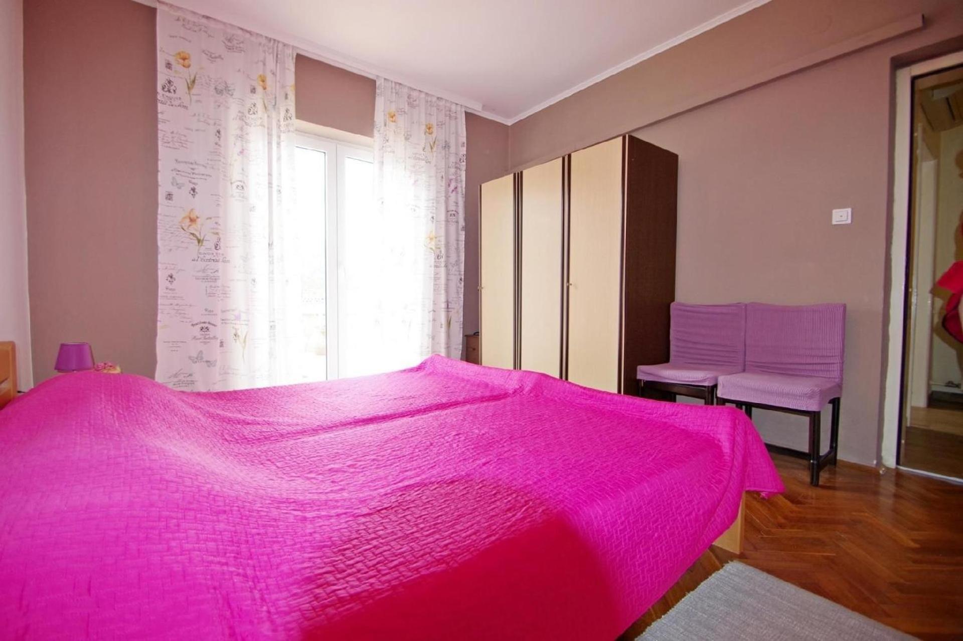 Geraeumige In Mit Gemeinsamem Garten Apartman
